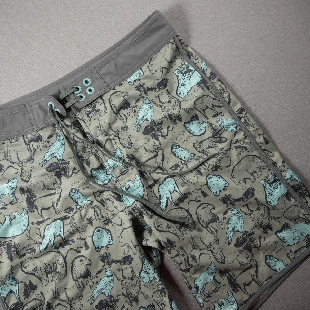 North Face Wildlife Animal Board 10' Stretch Surf Shorts Mens 32 Vacation Summer